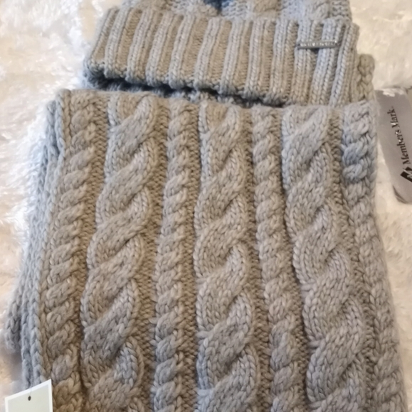 Michael kors women cable knit teddy fleece faux fur  pom pom beanie & scarf set - Picture 3 of 6